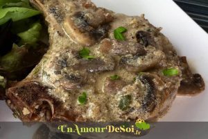 Lire la suite à propos de l’article Côtes de porc et sauce crémeuse aux champignons