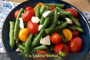 Lire la suite à propos de l’article Salade de haricots verts avec tomates et feta